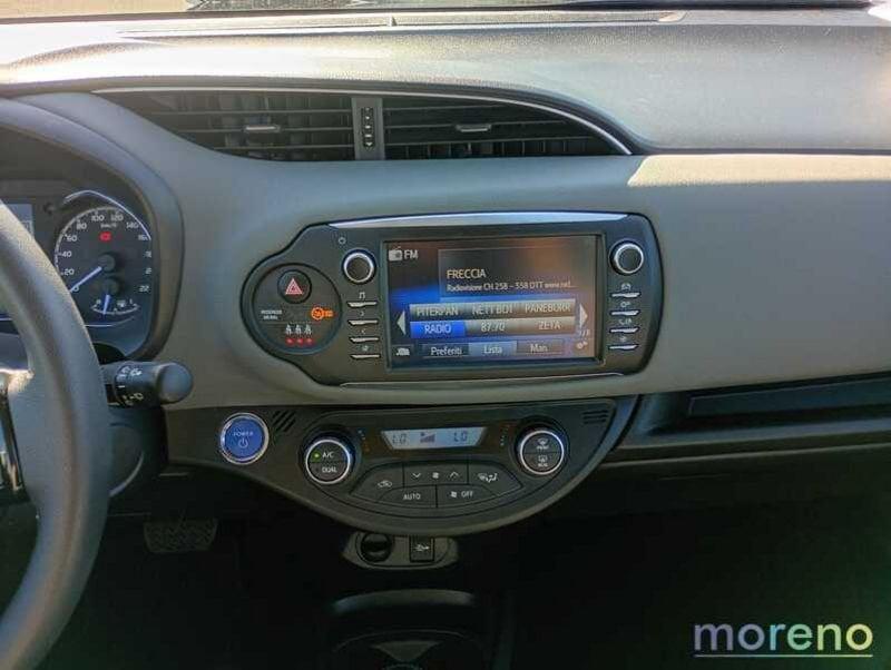 Toyota Yaris 1.5 hybrid Business