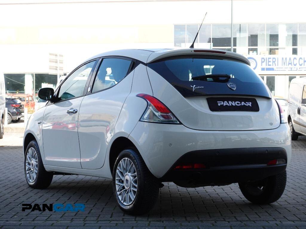 Lancia Ypsilon 0.9 TwinAir 85 CV 5 porte Metano Ecochic Silver