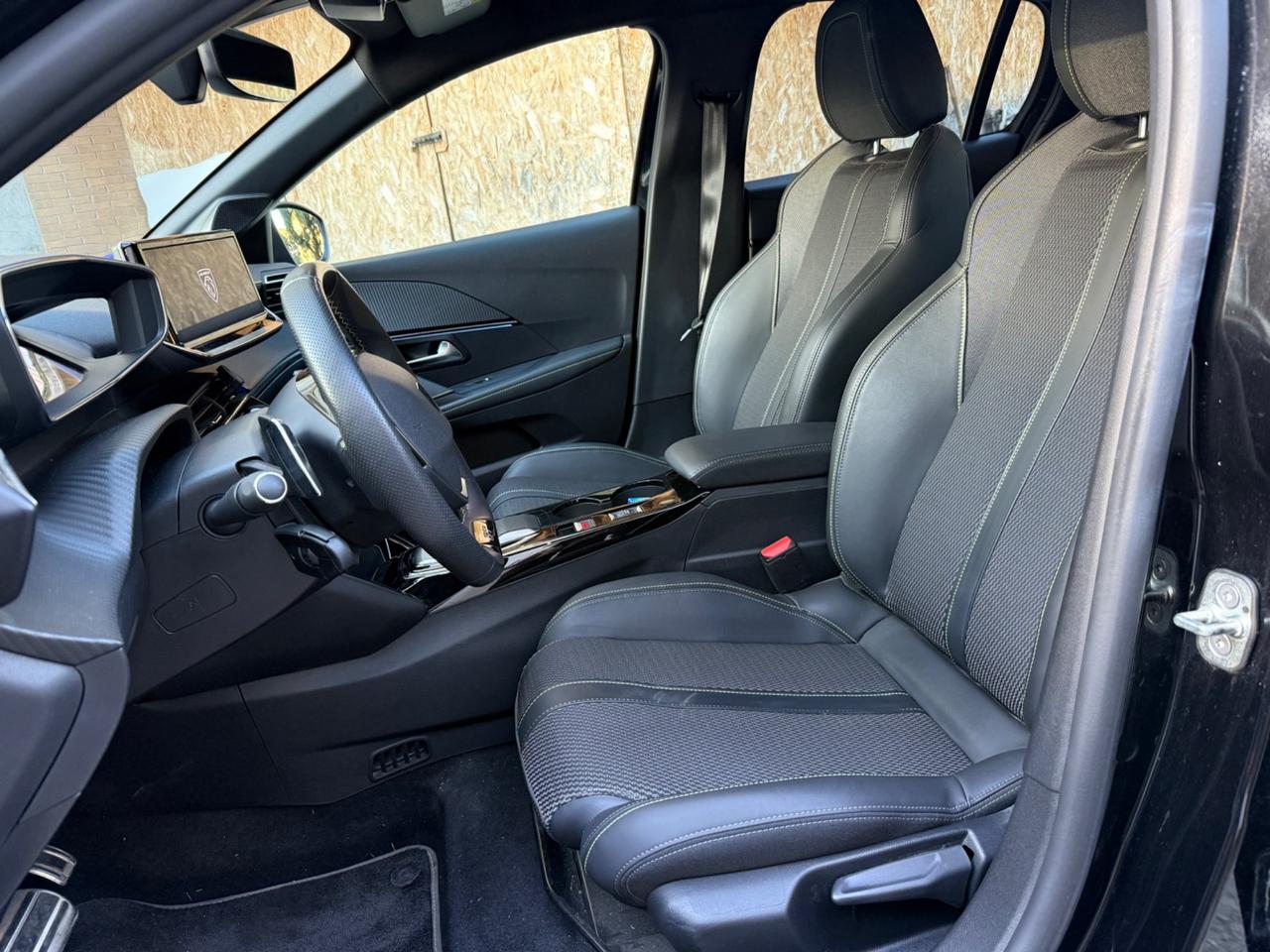 Peugeot 208 Hybrid 136 e-DCS6 GT