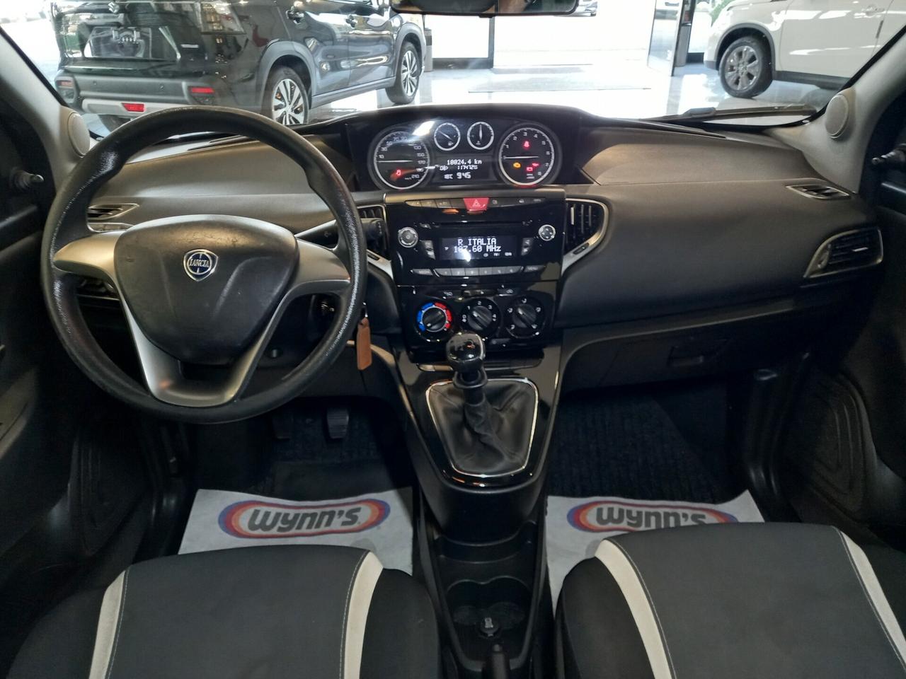 Lancia Ypsilon 1.2 69 CV 5 porte NEOPATENTATI