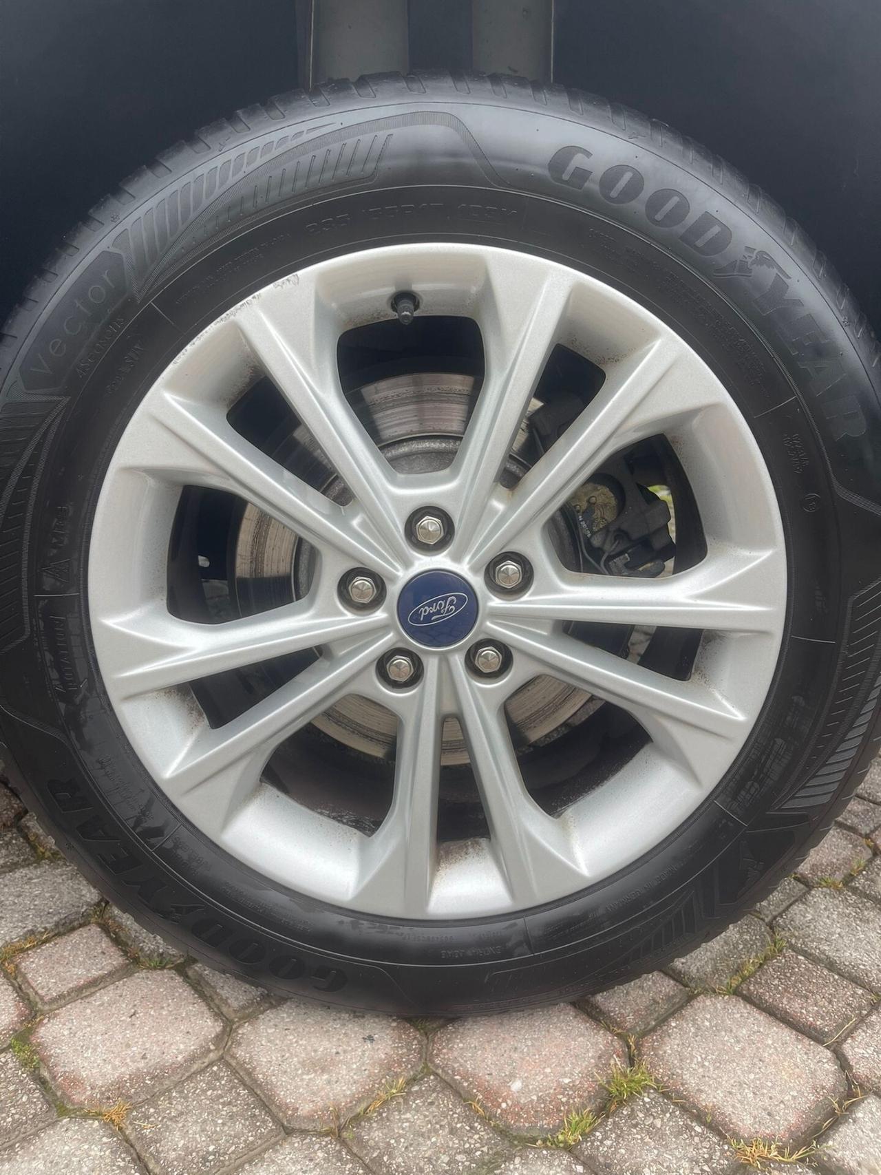 Ford Kuga 1.5 TDCI 120 CV S&S 2WD Titanium