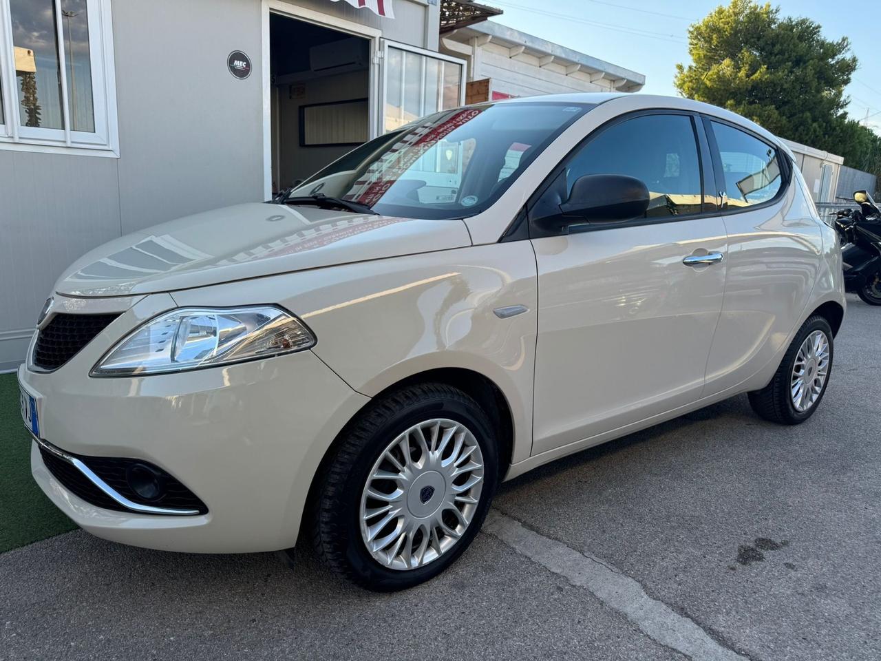 Lancia Ypsilon 1.3 MJT 95 CV S&S Platinum Garanzia