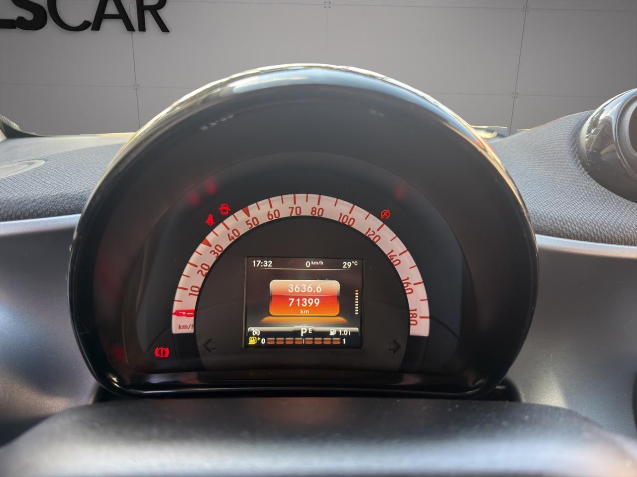 Smart forTwo 0.9 turbo Passion 90cv - Unico proprietario - Cerchi in lega - Luci Led - Tetto panoramico - Schermo Smart - Volante multifunzione - Sedili regolabili in altezza - Bracciolo centrale