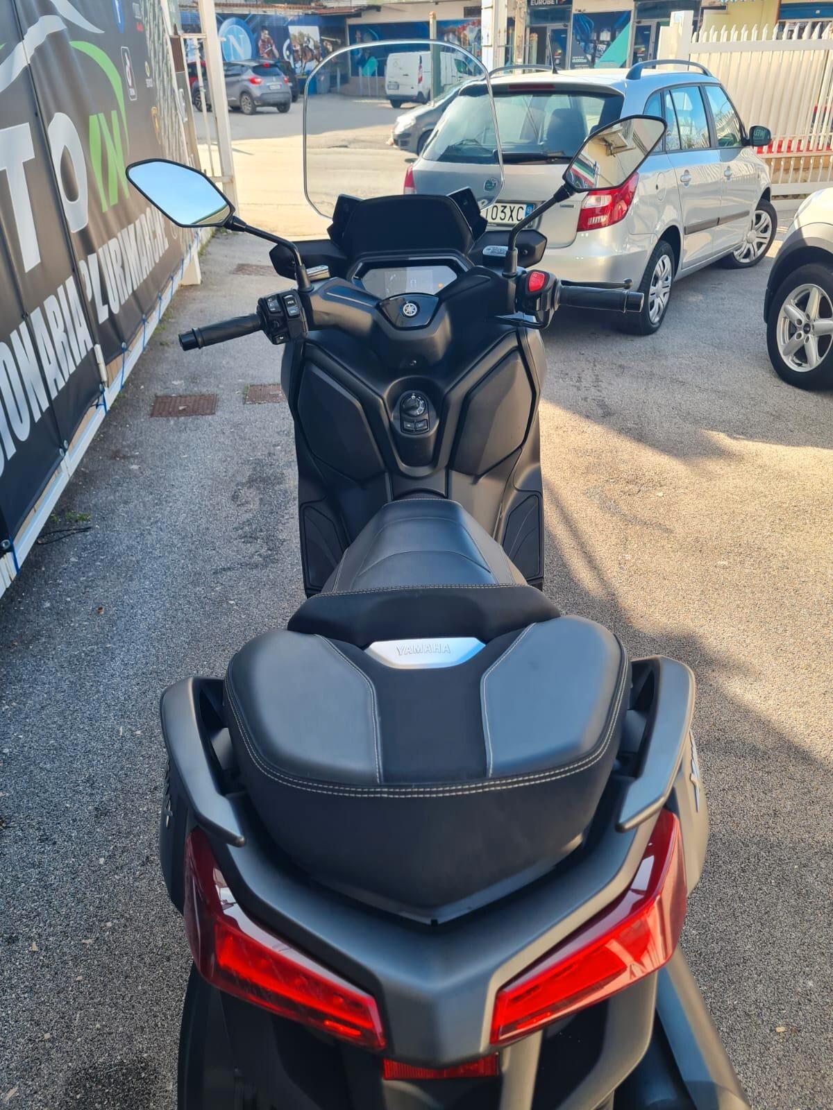 Yamaha BLACK X-Max