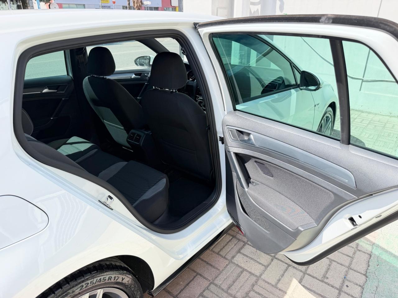 Volkswagen Golf 1.6 TDI R-Line - GARANZIA