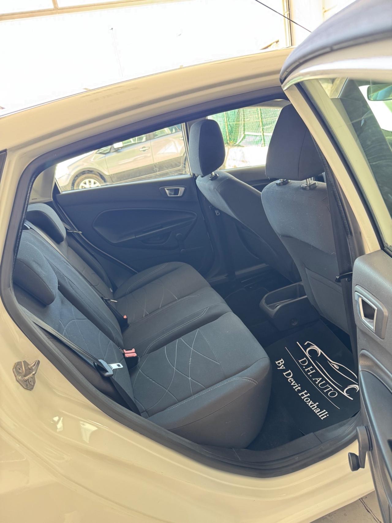 Ford Fiesta 1.5 TDCi 75CV 5 porte Titanium