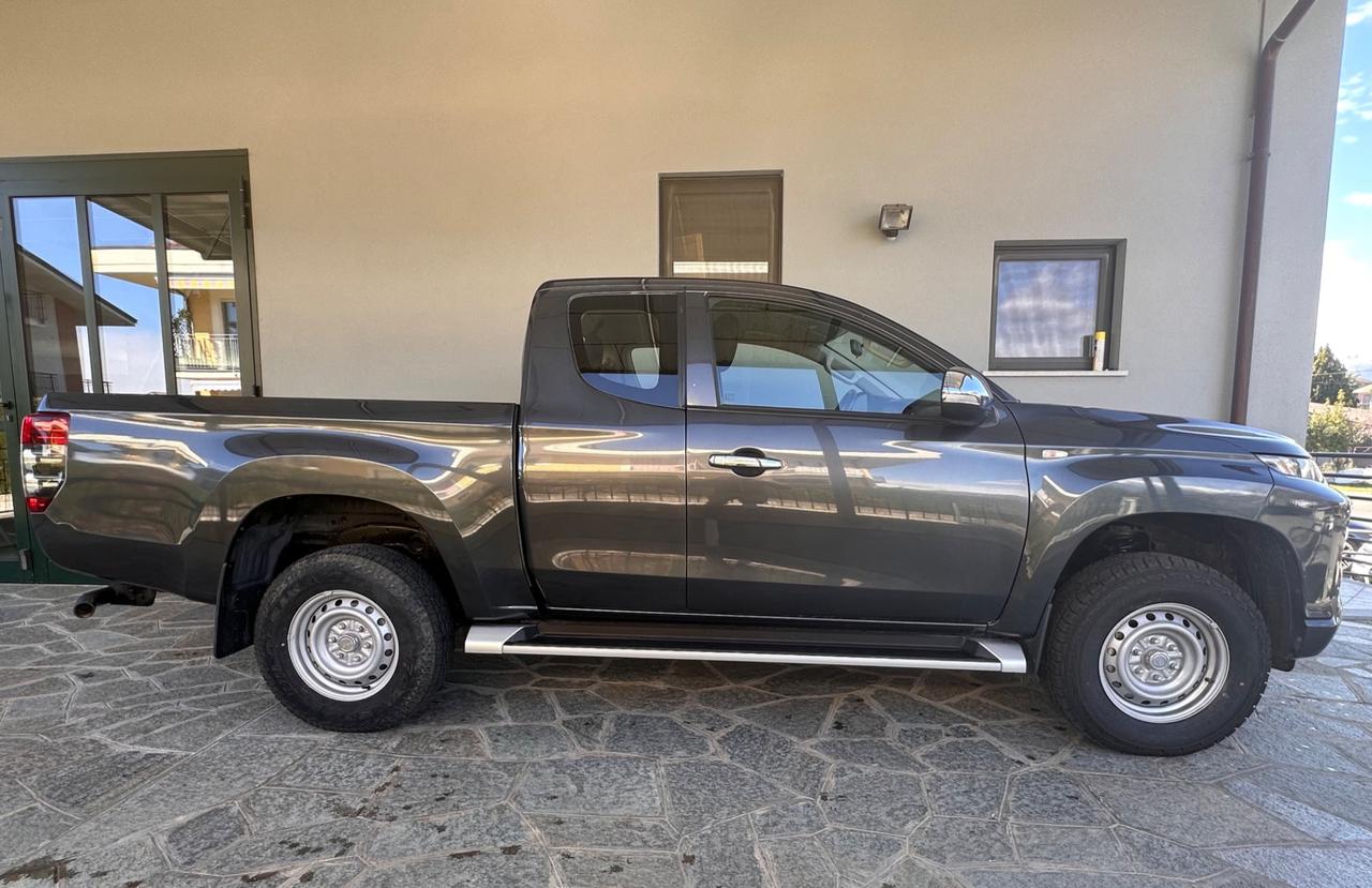 Mitsubishi L200 Club Cab L200 cl.cab 2.3d Invite 4wd 150cv