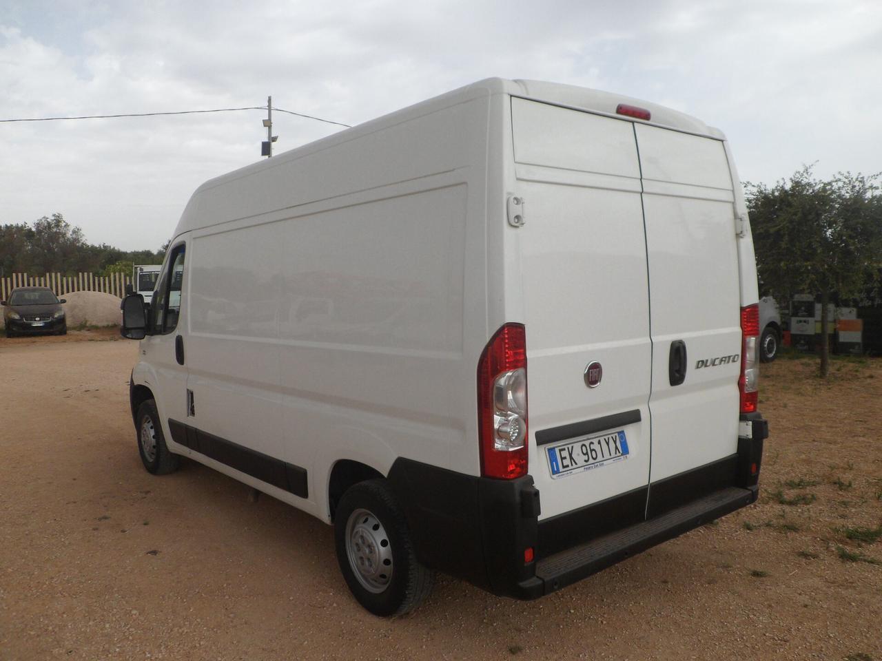 Fiat Ducato furgone medio alto