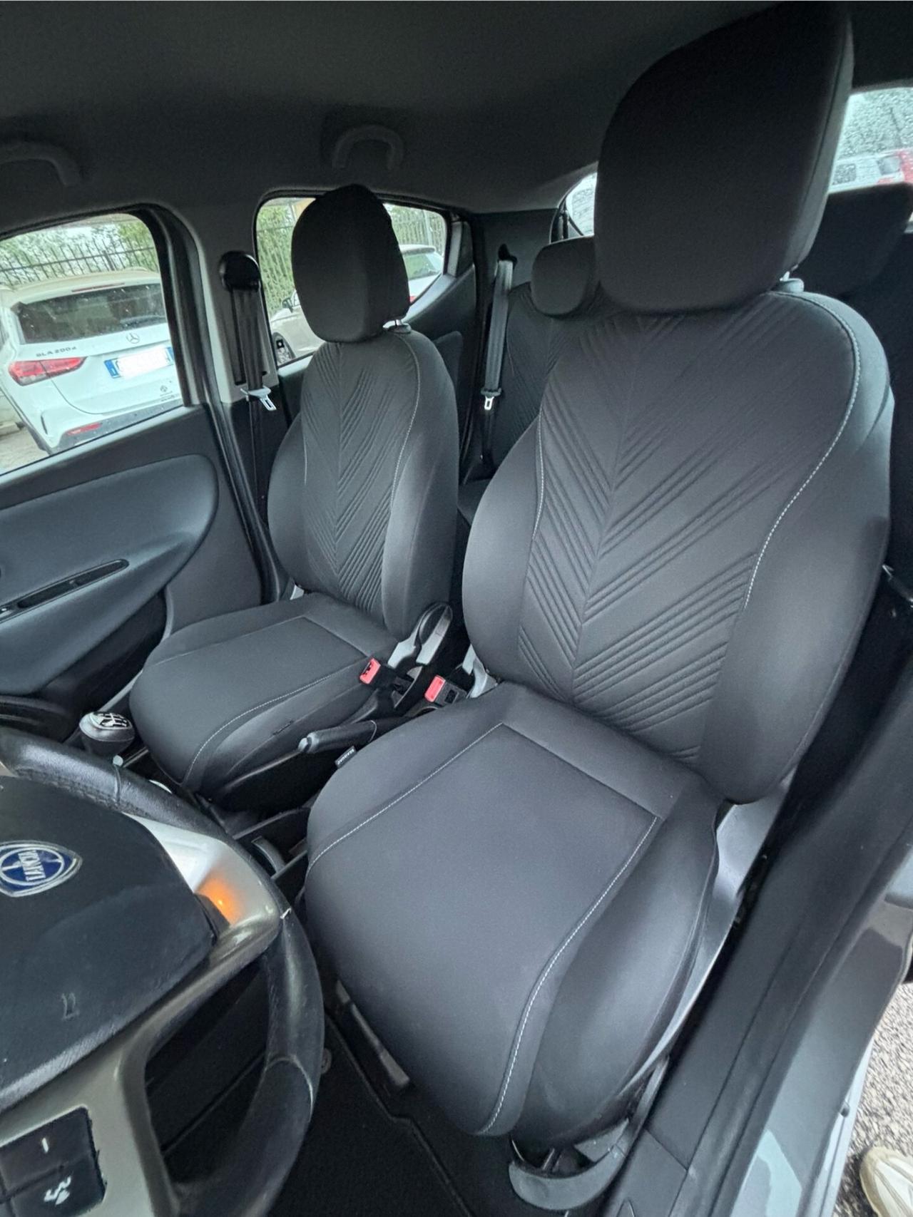 Lancia Ypsilon 1.0 FireFly 5 porte S&S Hybrid Gold