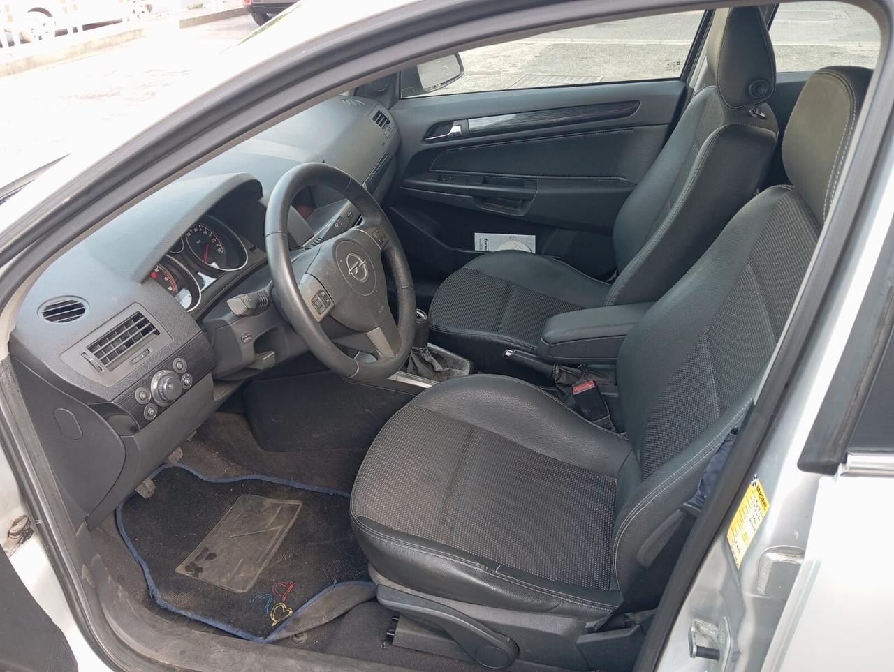 Opel Astra 1.6 16V Twinport 5 porte Cosmo