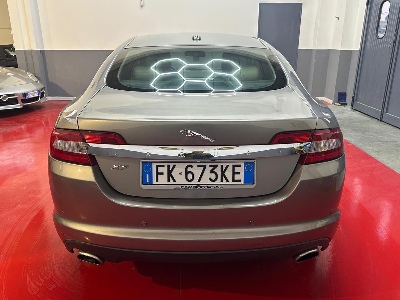 Jaguar XF 2.7D V6 Luxury