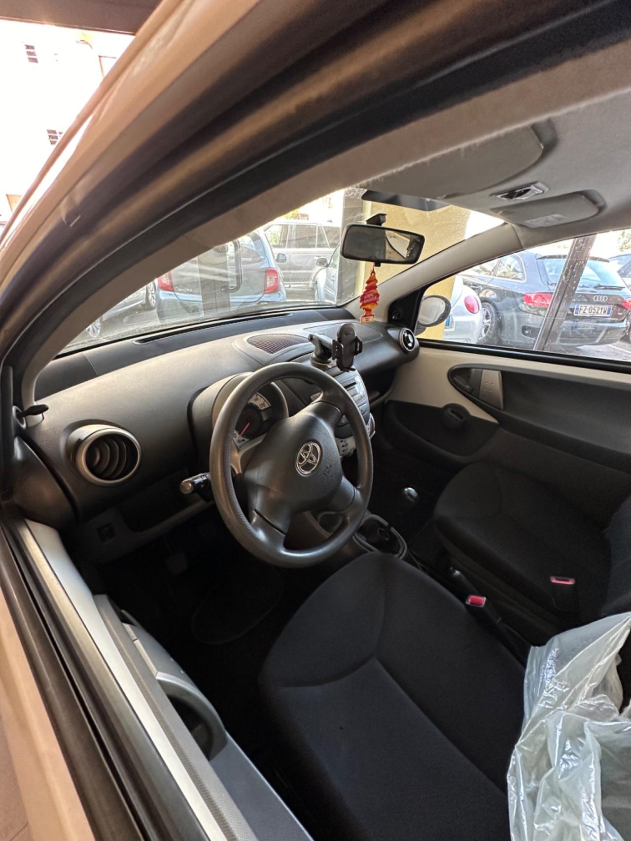 Toyota Aygo 1.0 12V VVT-i 3 porte Now Connect