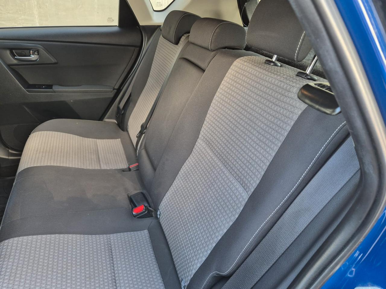 Toyota Auris Touring Sports 1.8 Hybrid Black Edition