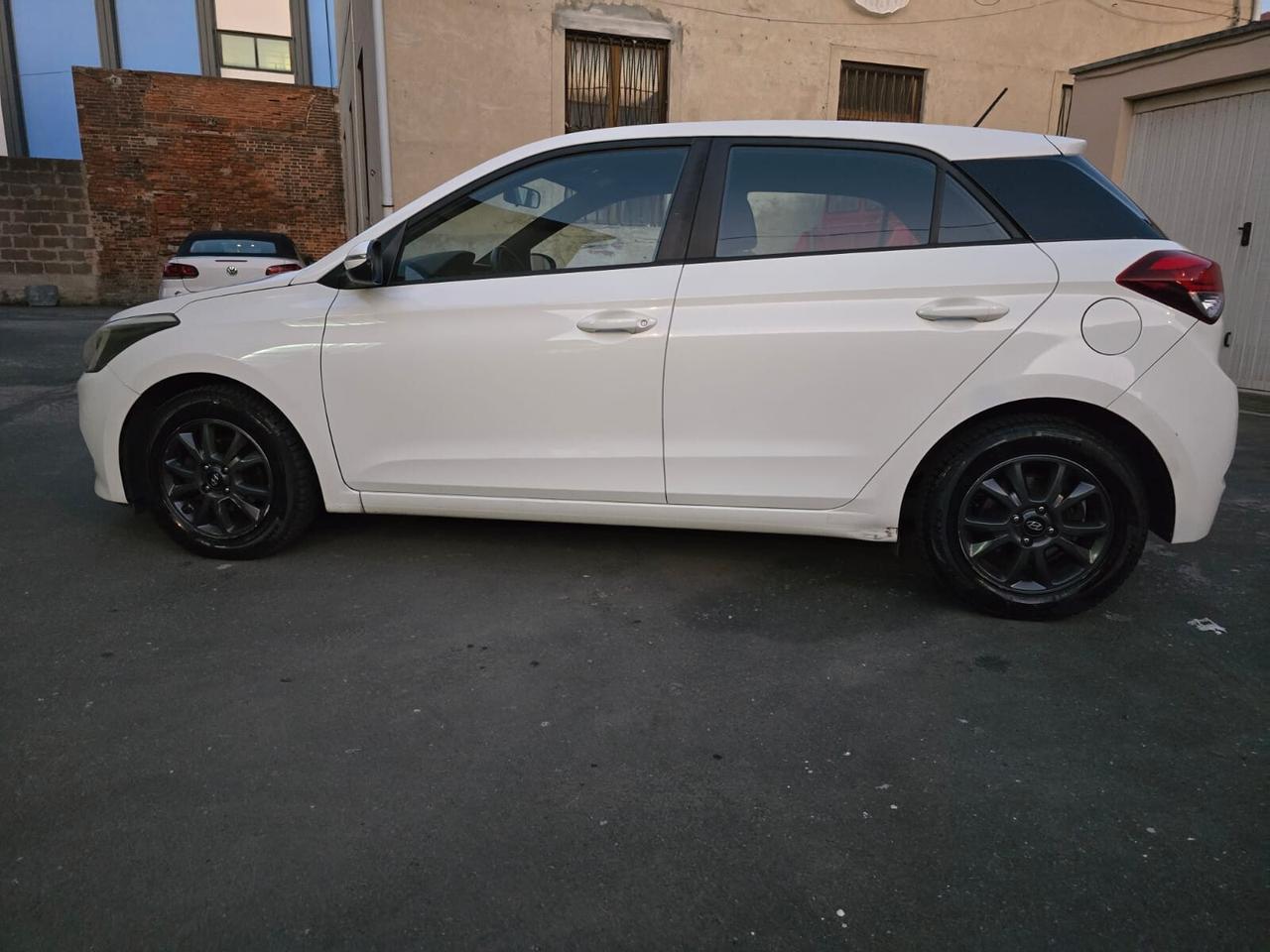 Hyundai i20 1.2 84 CV 5 porte Comfort unico proprietario garanzia 12 mesi accetto permute