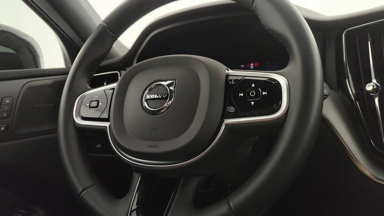 VOLVO XC60 2.0 b5 Plus Dark awd auto