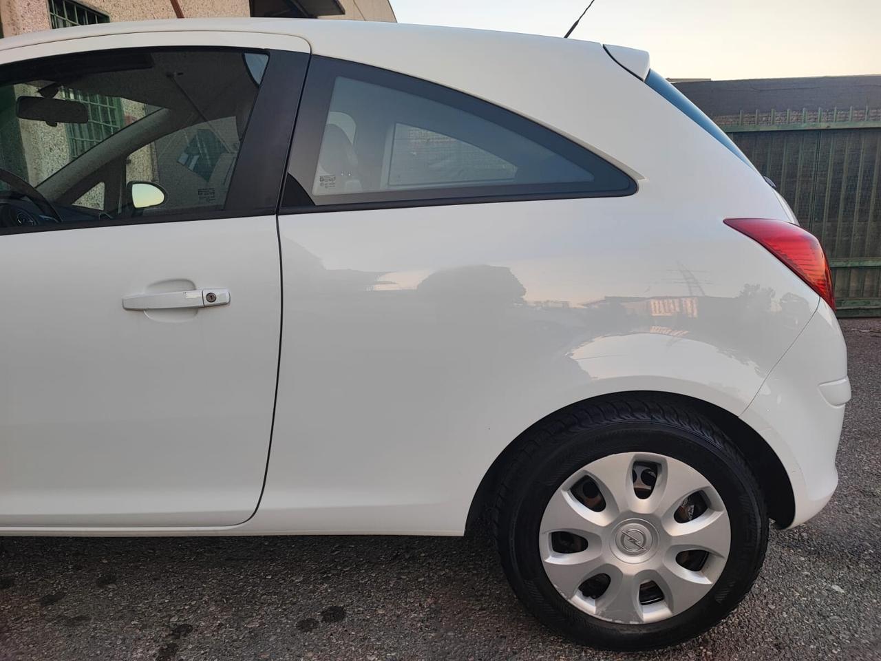 Opel Corsa 1.0 3 PORTE BENZINA NEOPATENTATI 2012