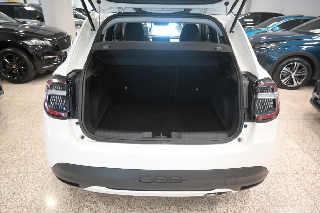 FIAT 600 1.2 HYBRID 145CV DCT MHEV POP ( FARI LED - COCKPIT - CRUISE - MIRROR - SENSORI POST. - CERCHI 17 )