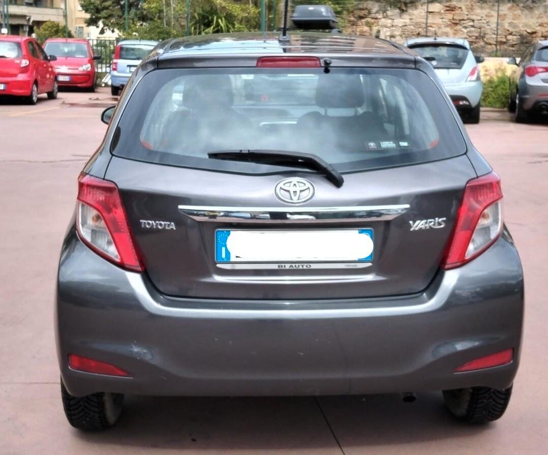 TOYOTA YARIS 1.4 D4D 5 PORTE NAVY CON GARANZIA
