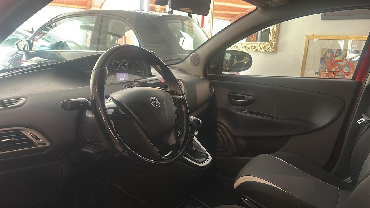 Lancia Ypsilon 0.9 TwinAir 85 CV 5 porte S&S Platinum