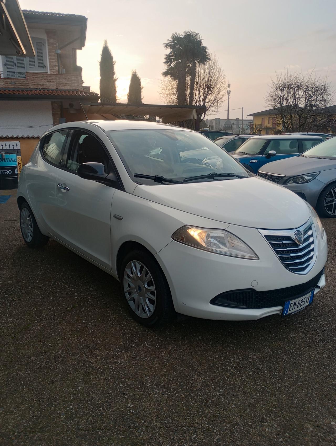 Lancia Ypsilon 1.2 69 CV 5 porte GPL Ecochic Silver