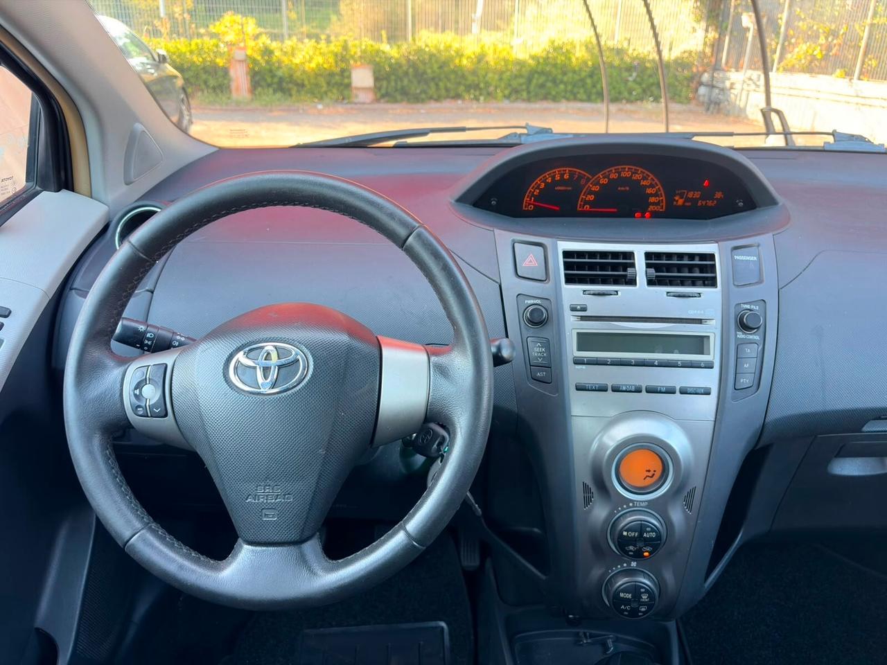 Toyota Yaris 1.0 5 porte Sol