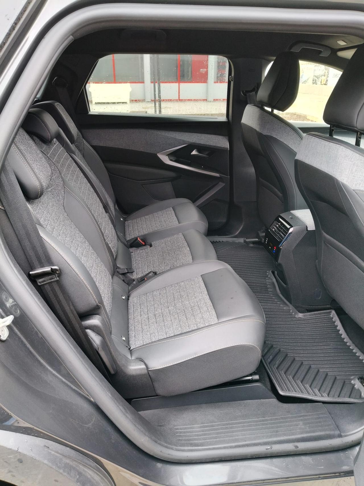 Peugeot 5008 Hybrid 145 e-DCS6 Allure 7 posti