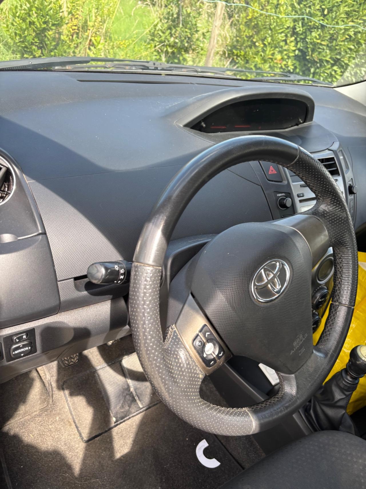 Toyota Yaris 1.3 5 porte Sol neo patentato