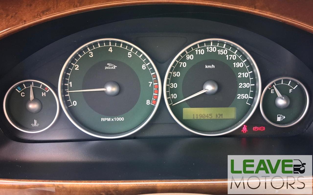 Jaguar X-Type 2 litri V6 Executive (M1540)