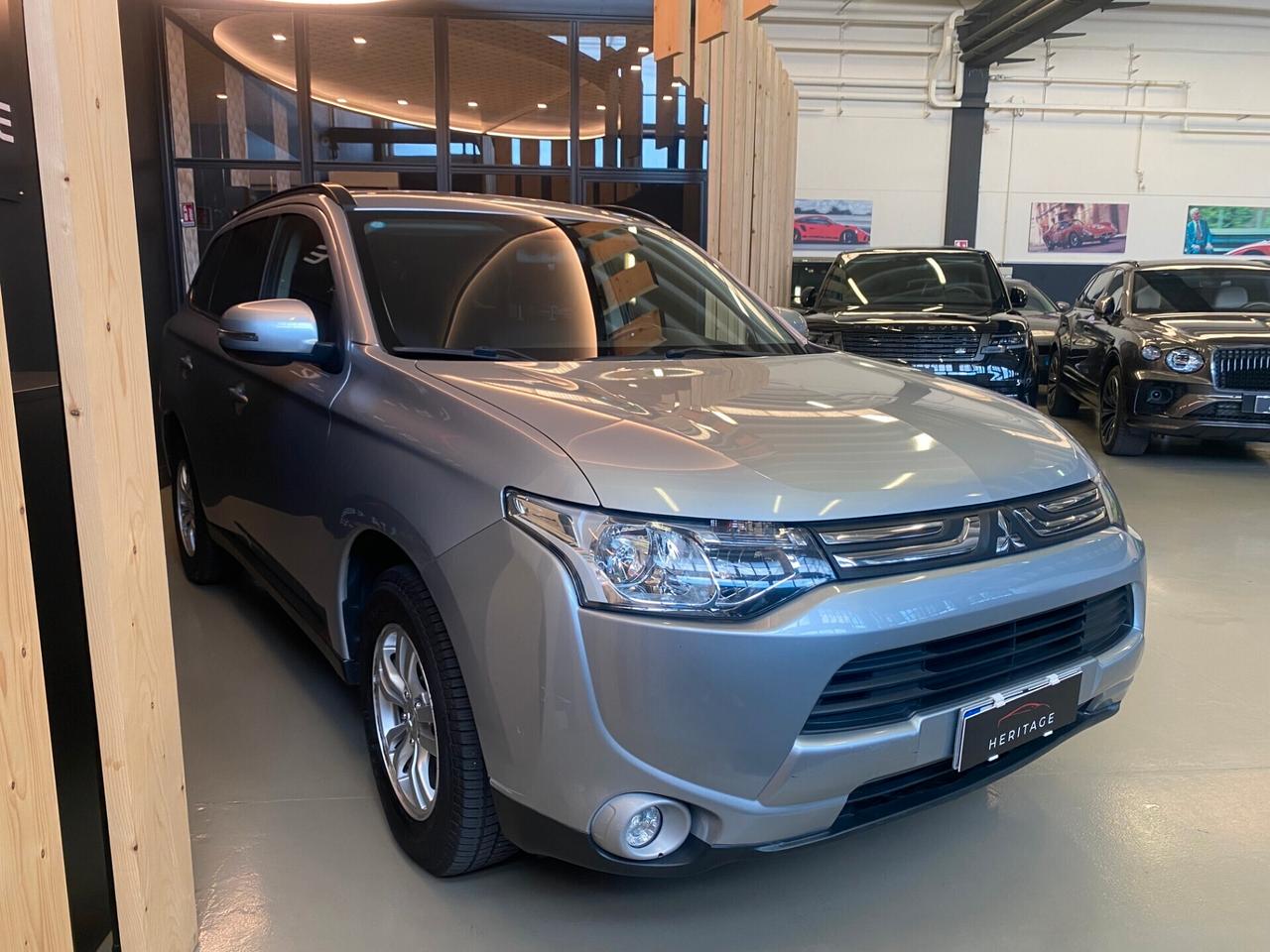 Mitsubishi Outlander 2.2 DI-D 2WD Intense 5posti