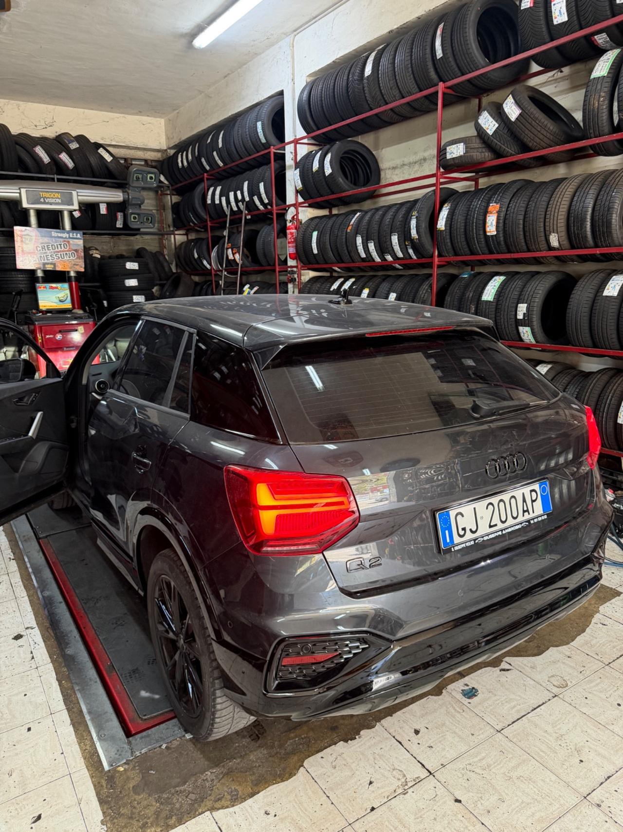 Audi Q2 35 TDI S tronic Identity Black