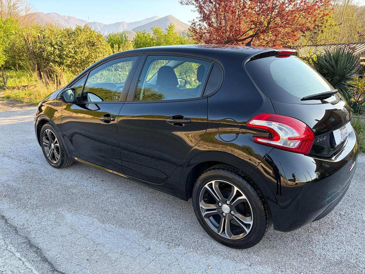 Peugeot 208 1.4 HDi 68CV 5 porte Allure