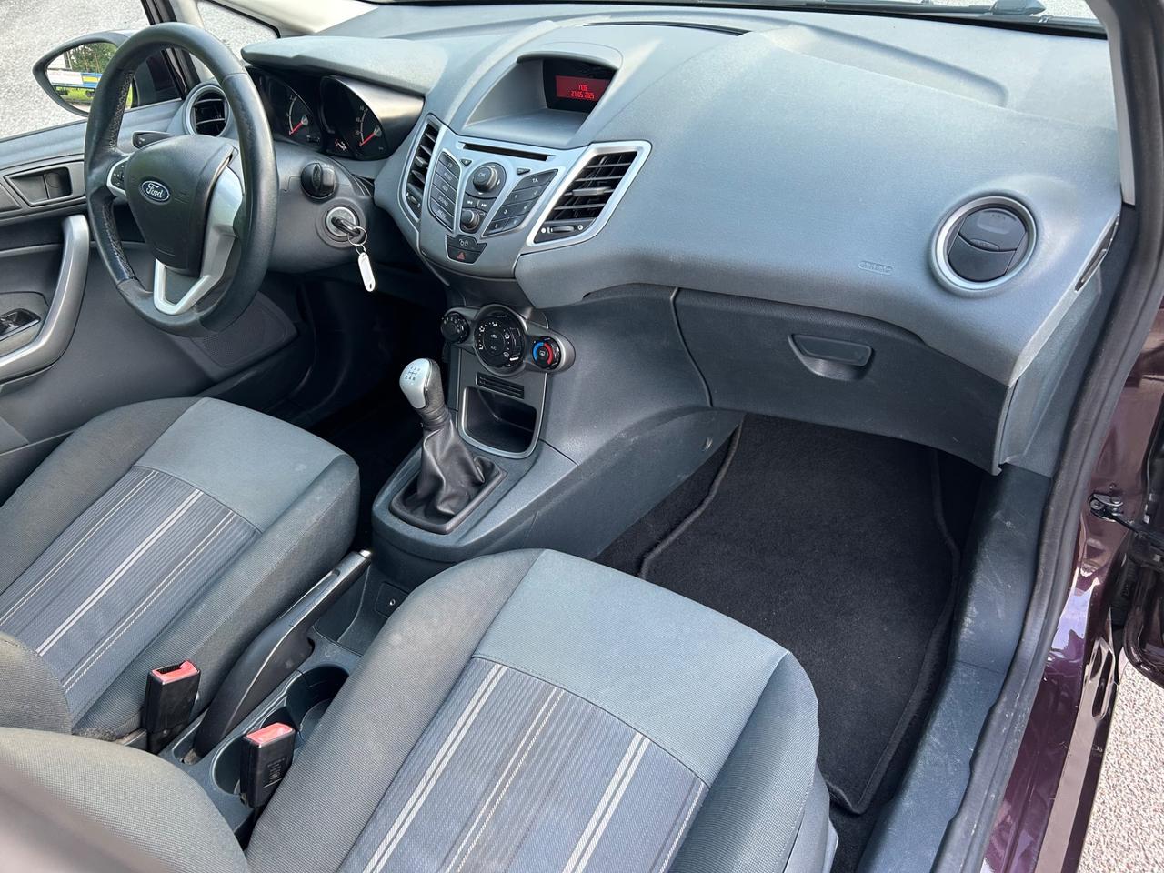 Ford Fiesta 1.2 82 CV 5 porte Titanium * Neo patentati *