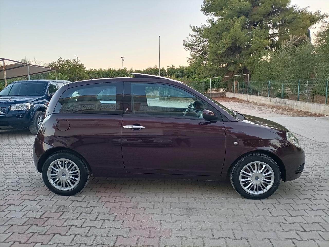 Lancia Ypsilon 1.3 MJT 75 CV Platino/tetto apribile