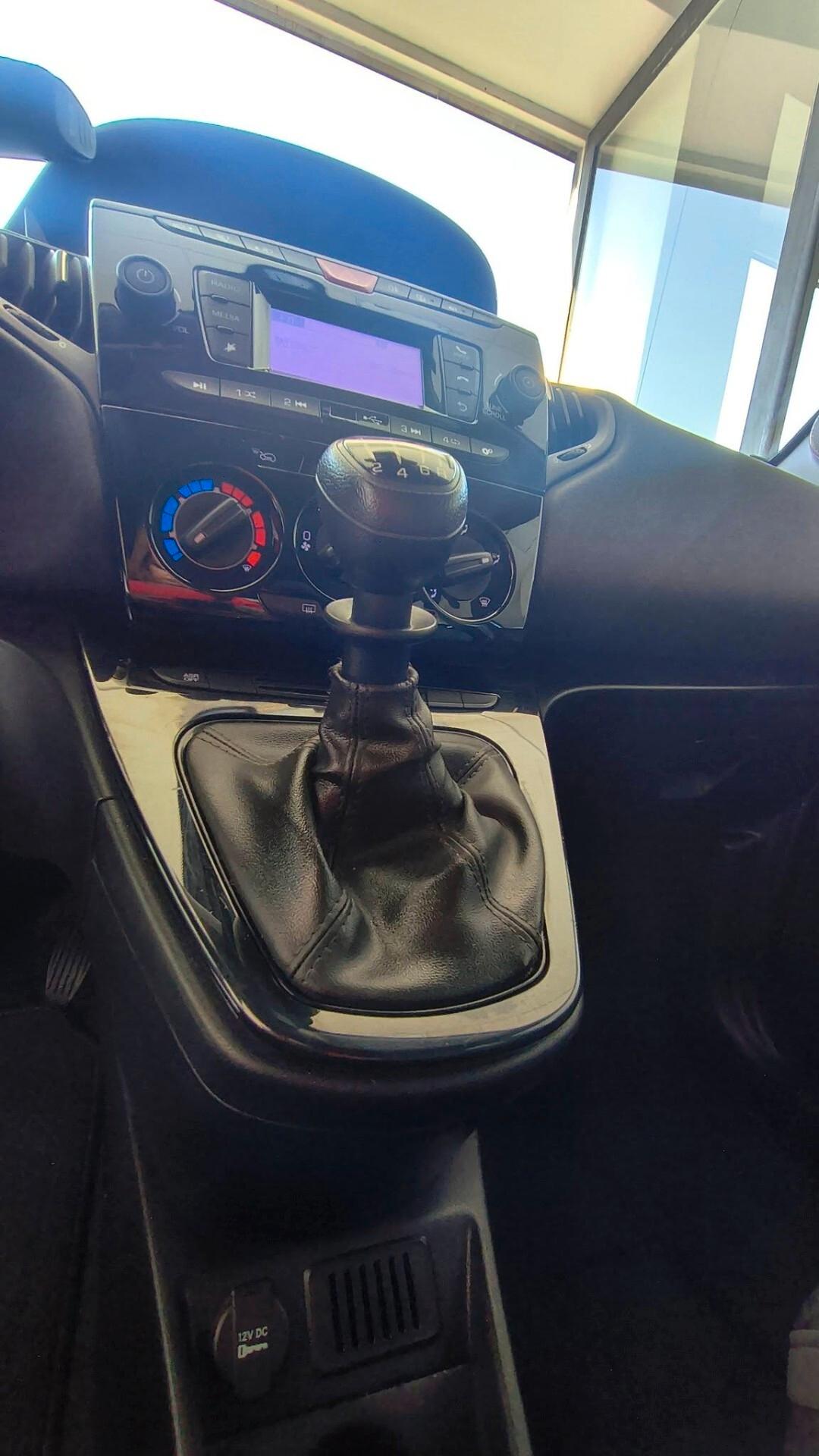 Lancia Ypsilon 1.0 FireFly 5 porte S&S Hybrid Silver Plus