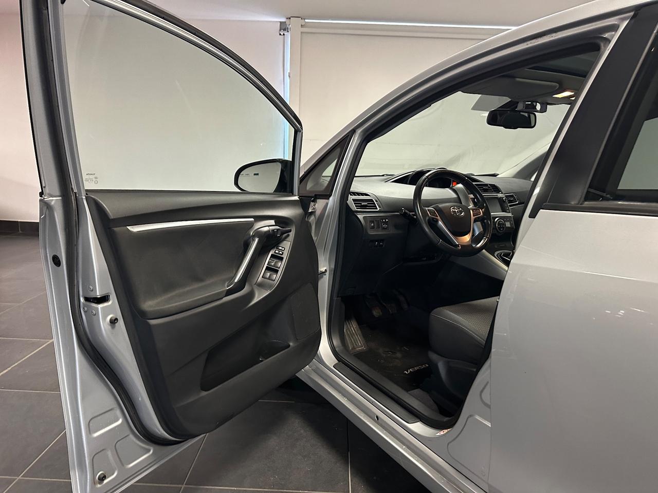 TOYOTA VERSO 1.6 D-4D 110CV GANCIO TRAINO