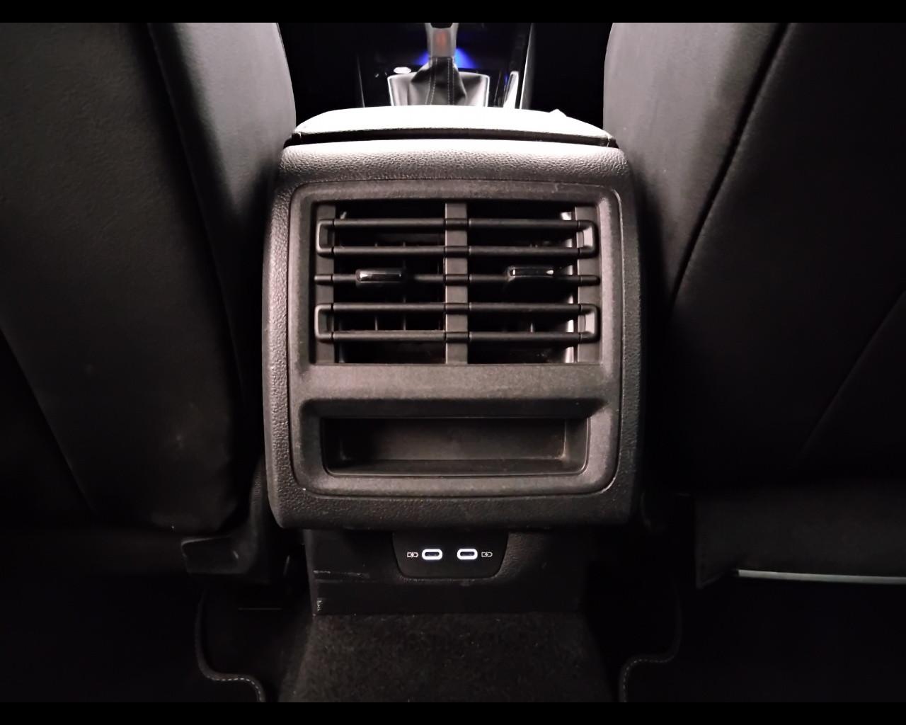 VOLKSWAGEN Golf VIII 2020 - Golf 2.0 tdi R-Line 150cv