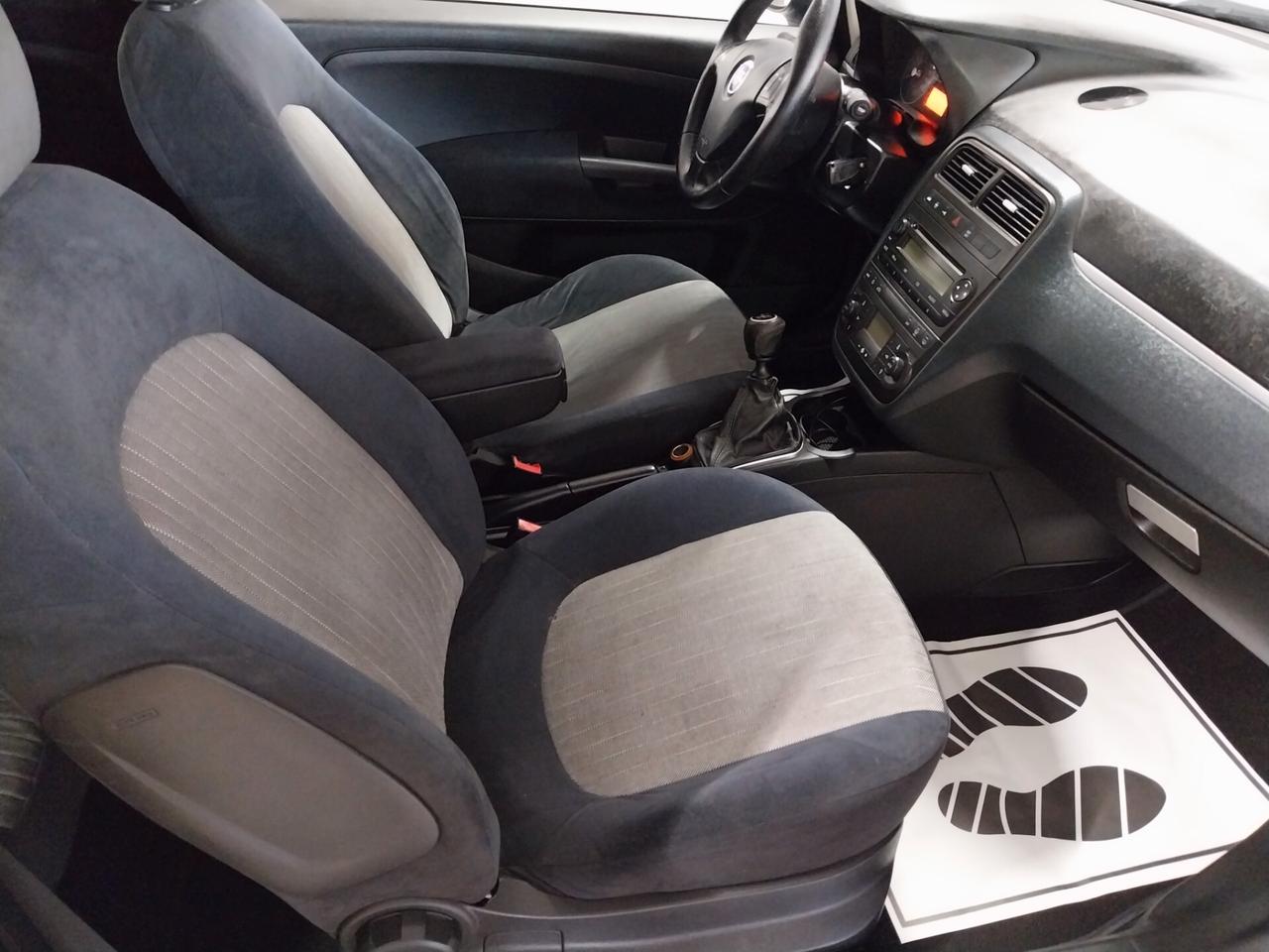 Fiat Grande Punto 1.3 MJT 90 CV 3 porte Emotion - ok neopatentati