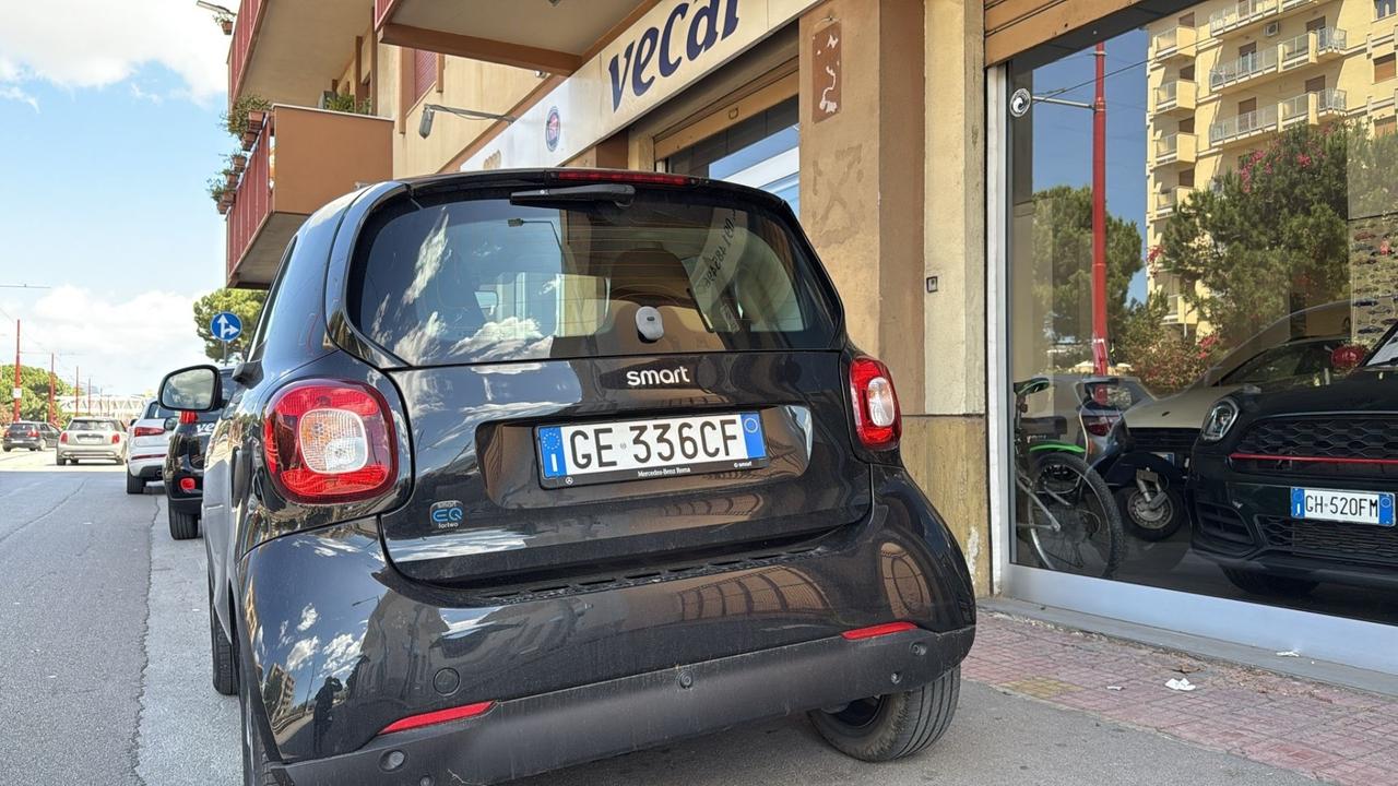 Smart ForTwo EQ Passion iva esposta