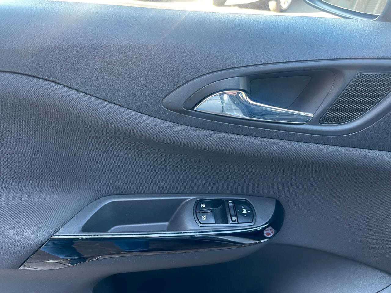 Opel Corsa 1.4 90CV GPL Tech 5 porte b-Color NEO PATENTATI