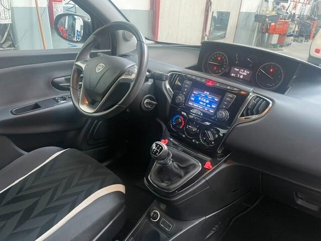 Lancia Ypsilon 1.2 69 CV 5 porte S&S Platinum Edition E6 Km 74.000