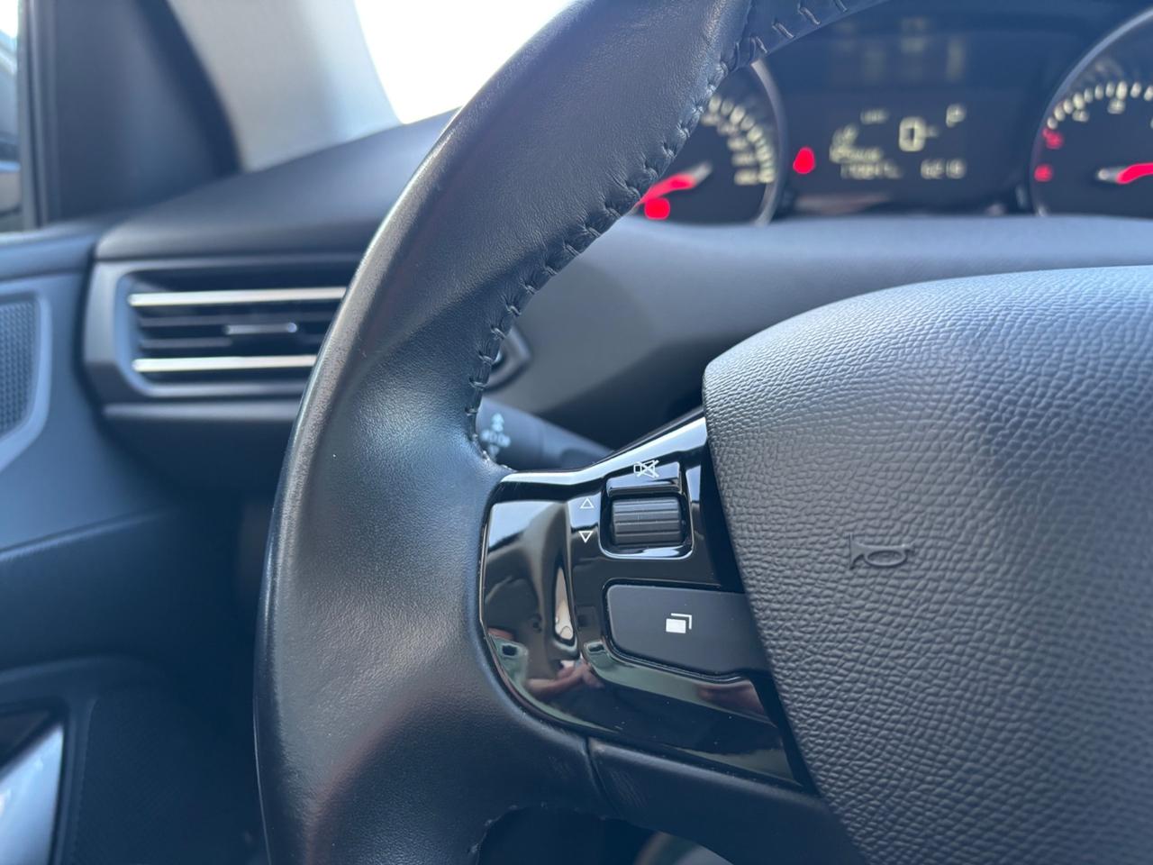 Peugeot 308 BlueHDi 120 S&S EAT6 SW Allure