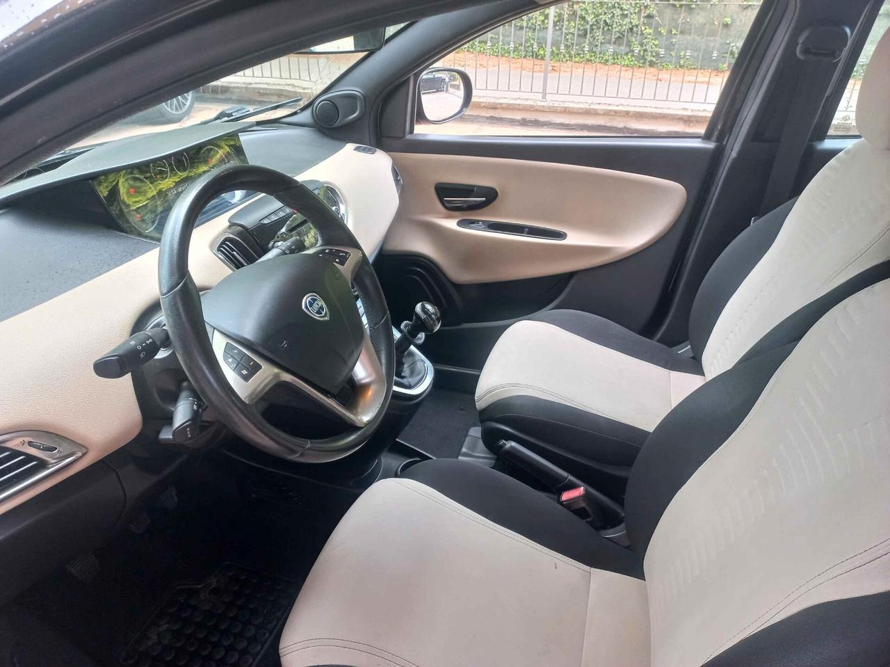 Lancia Ypsilon 1.2 69 CV 5 porte GPL Ecochic Silver