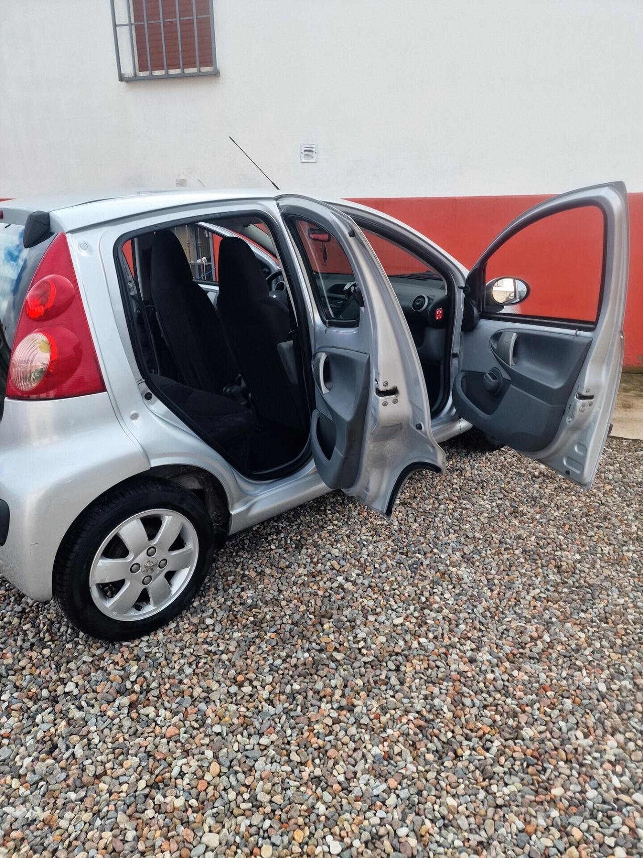 Peugeot 107 1.0 68CV 5p. Plaisir 2Tronic