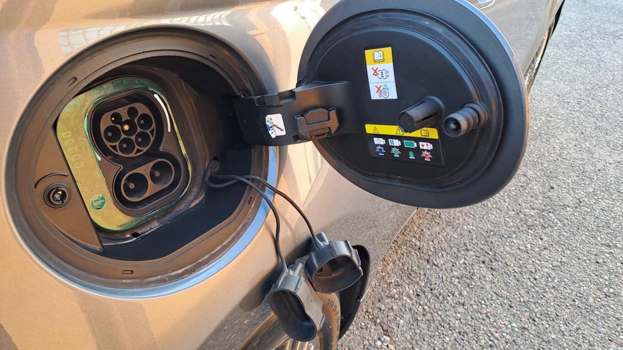 Fiat 500e BUSINESS OPENING EDITION - 100% ELETTRICA -43 KW- KM. 38000 AUTO PER NEOPATENTATI