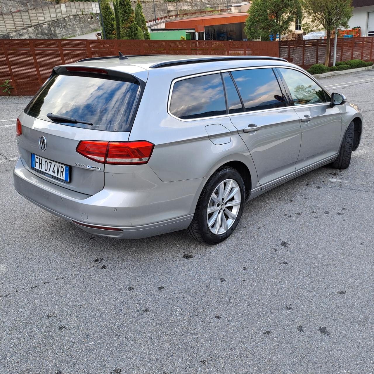 VW PASSAT 2.0TDI UNICO PROPRIETARIO - TENUTA BENE