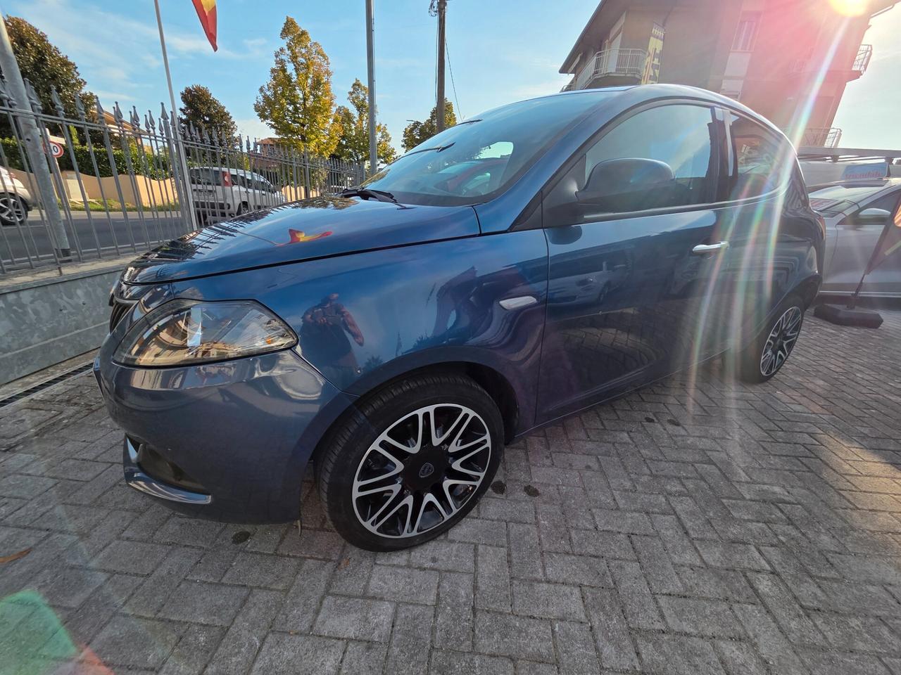 Lancia Ypsilon 1.0 FireFly 5 porte S&S Hybrid Ecochic Gold