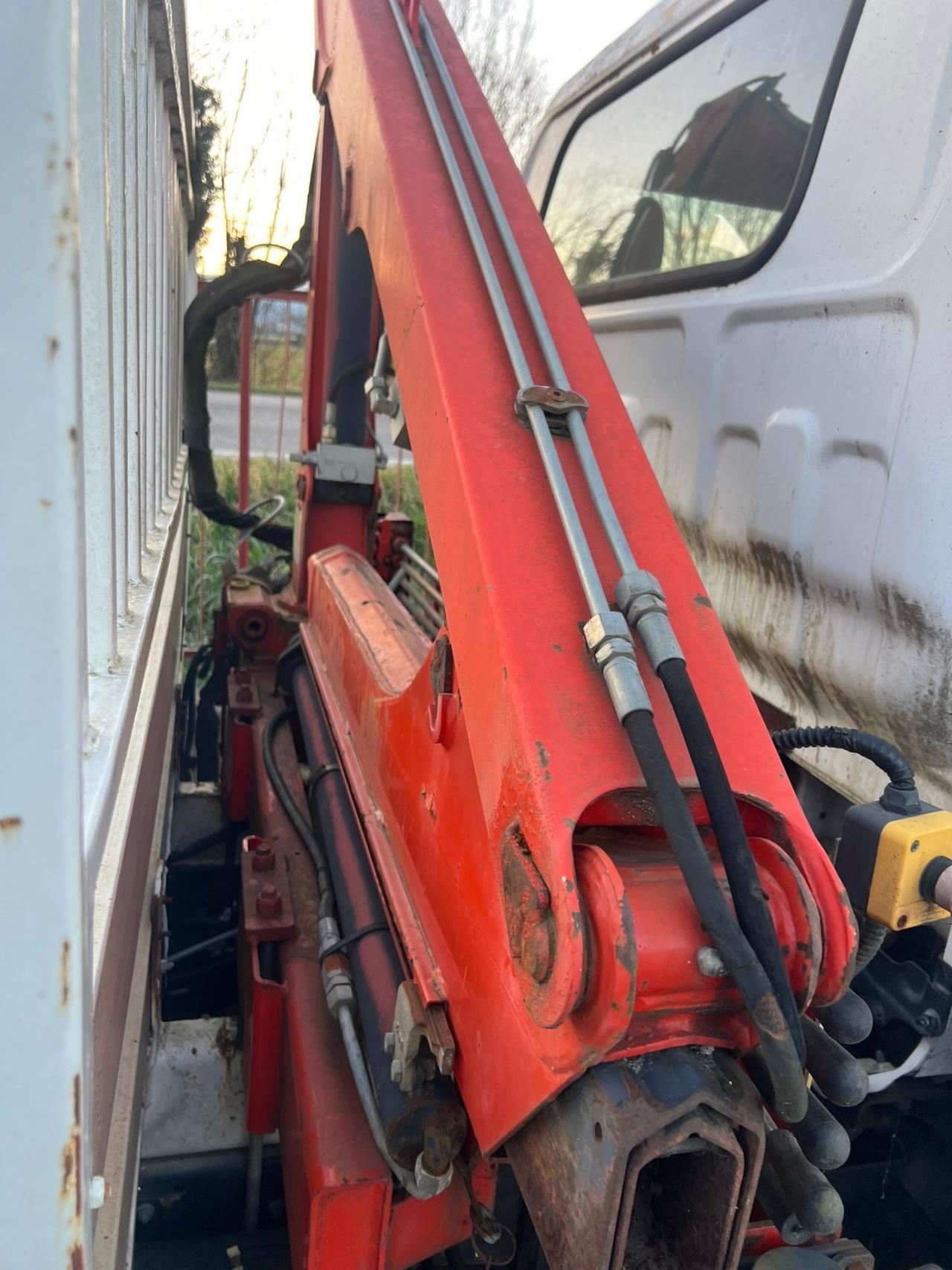 ISUZU CON GRU CASSONE FISSO