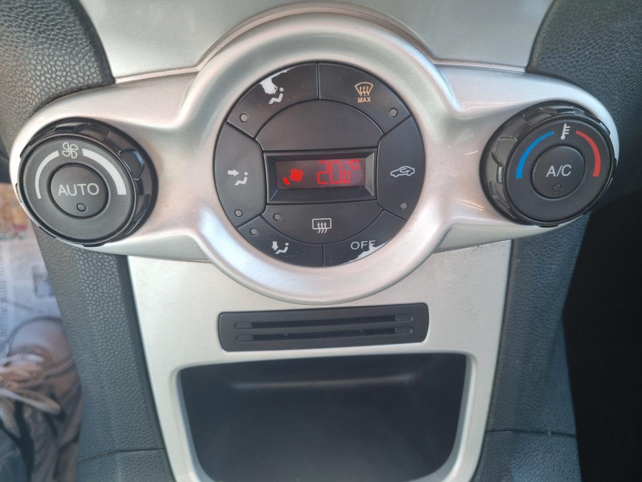 Ford Fiesta 1.4 TDCi 68CV 5 porte Titanium