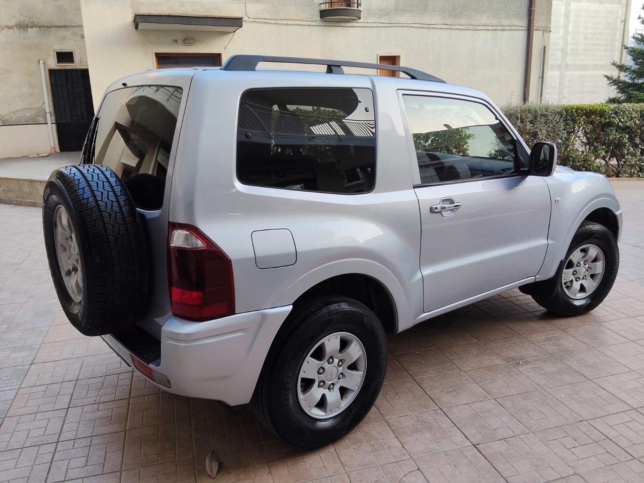 Mitsubishi Pajero 2.5 TDI 3p. GL 115 cv