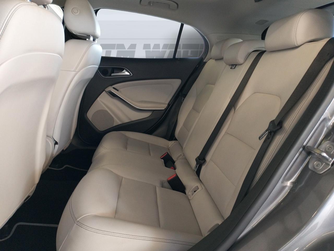 Mercedes-benz GLA 200 d Sport - TETTO APRIBILE